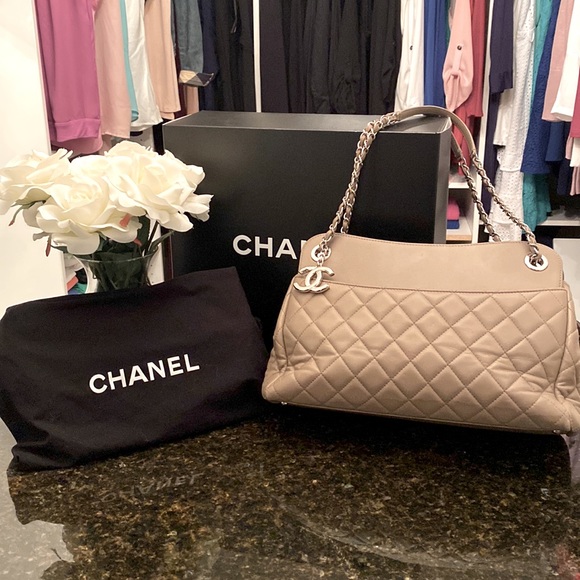 RARE - Authentic CHANEL - Limited Edition - Quilted Lambskin GST /500 - Picture 2 of 16